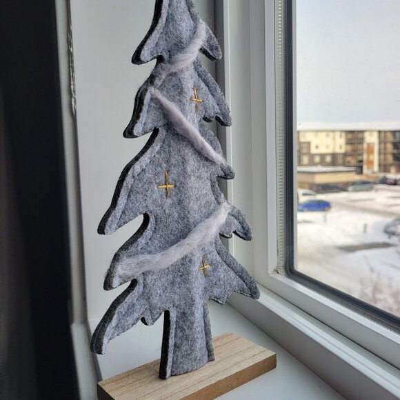 Handmade Felt Christmas Trees – Set of 3 | Scandinavian Winter Décor | Minimalis - Picture 6 of 9